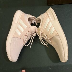 Adidas girls size 4.5. Very good condition.